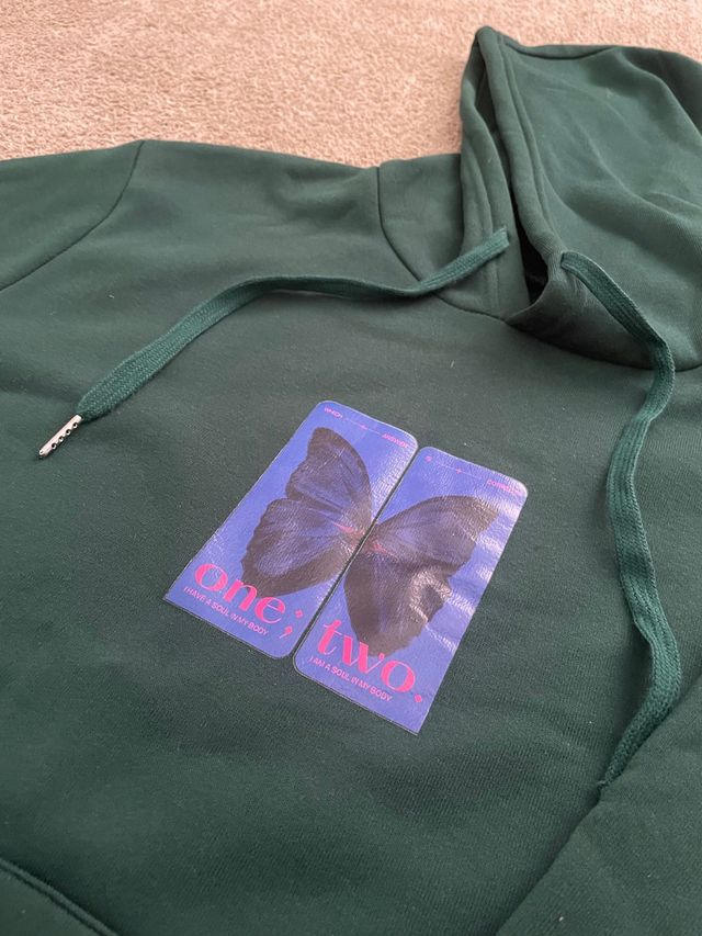 Felpa ragazzo verde scuro fantasia farfalla shein