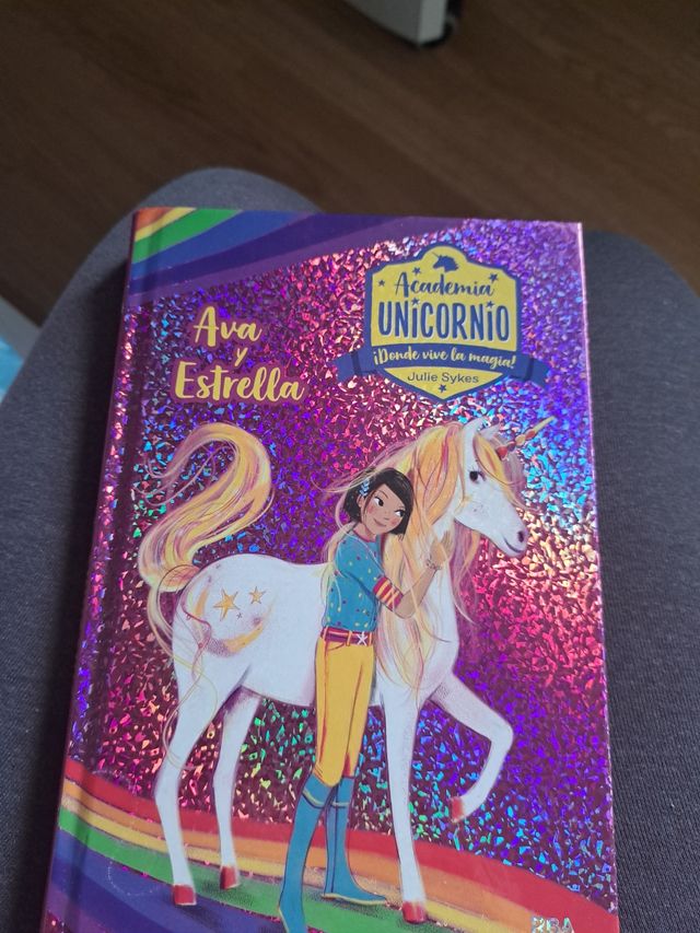 Ava y Estrella / Ava and Star (Academia Unicornio) (Spanish Edition)