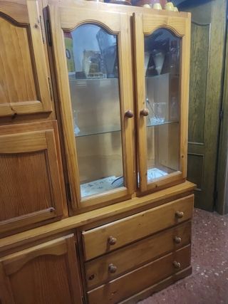 Armario madera comedor
