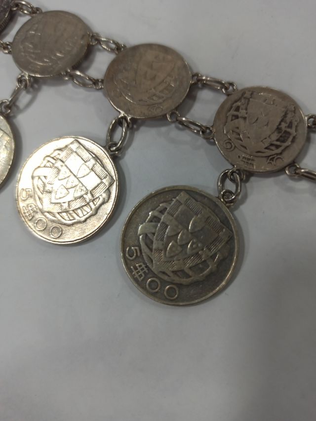 Bracciale con monete d'argento antiche