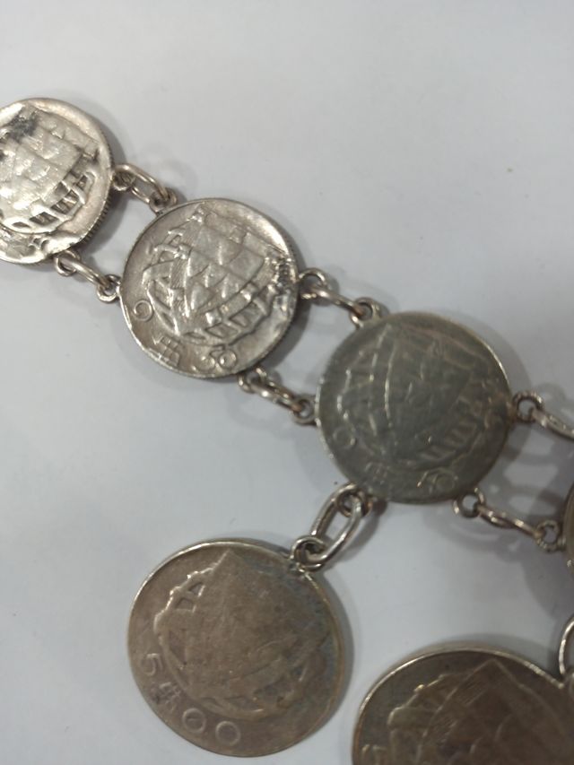 Bracciale con monete d'argento antiche