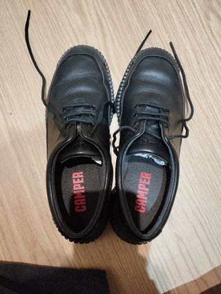 Zapatos negros camper