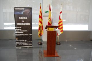 Alquiler atril para discursos