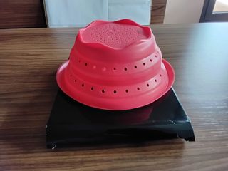 Colador de silicona plegable.