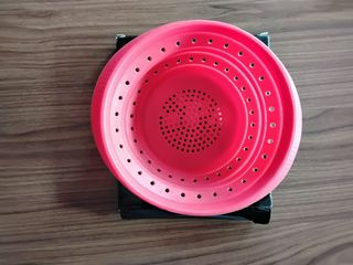 Colador de silicona plegable.