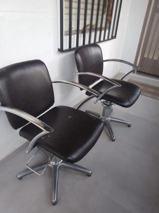 100€ cada uno. 2 Sillones peluquería con hidráuli