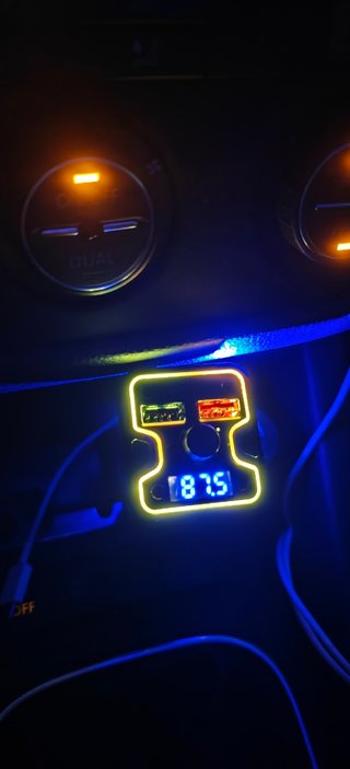 Cargador rápido y manos libres bluetooth