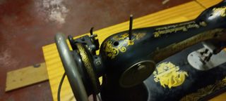 Máquina de coser Singer, muy antigua.