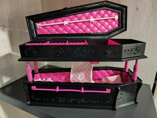 Ataúd, Moto y Sofa Monster High