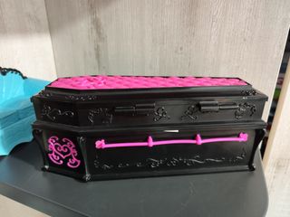 Ataúd, Moto y Sofa Monster High