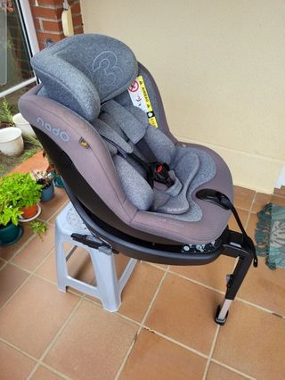 Silla coche para bebé en gris  (adaptable)