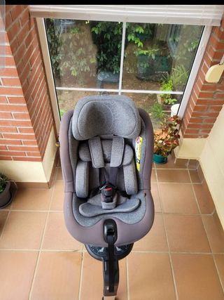 Silla coche para bebé en gris  (adaptable)