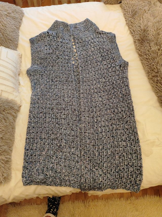 Chaleco de ganchillo hecho a mano