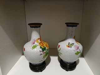 Antichi vasi cinesi con bordi dorati