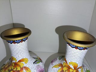 Antichi vasi cinesi con bordi dorati