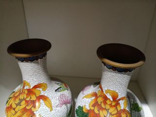 Antichi vasi cinesi con bordi dorati