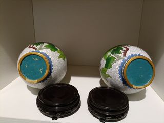 Antichi vasi cinesi con bordi dorati