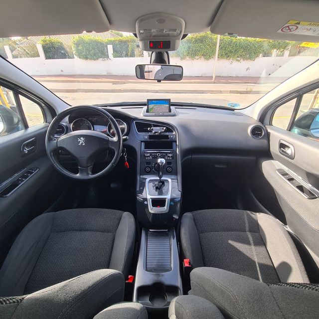 Peugeot 5008 1.6 Active HDI AUTOMÁTICO.