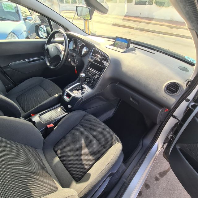 Peugeot 5008 1.6 Active HDI AUTOMÁTICO.