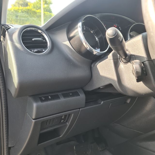 Peugeot 5008 1.6 Active HDI AUTOMÁTICO.
