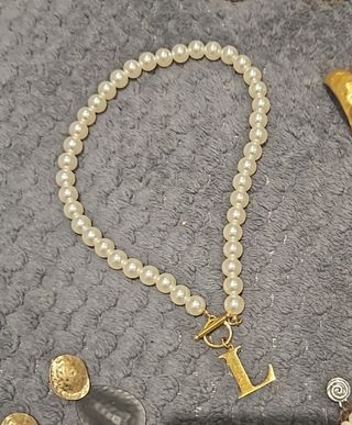 Collar perlas inicial