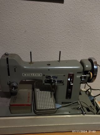 Maquina de coser antigua