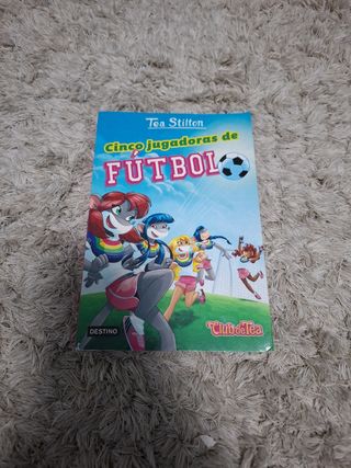 Cinco jugadoras de fútbol