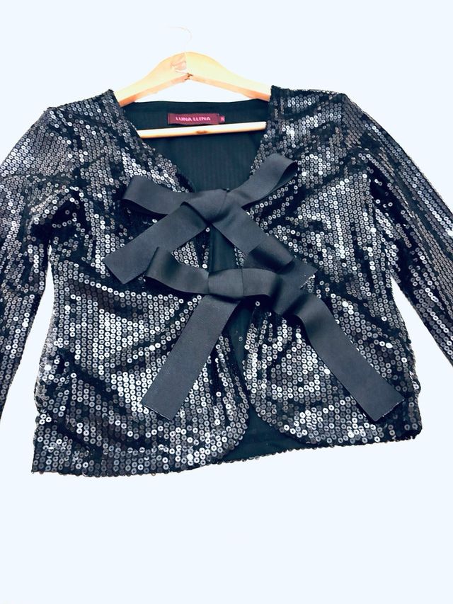 Chaqueta lentejuelas con lazada ideal para Navidad