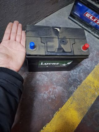 Batería pequeña de 45 amp vieja *plomo*