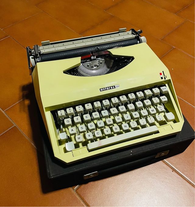 Macchina da scrivere Antares vintage