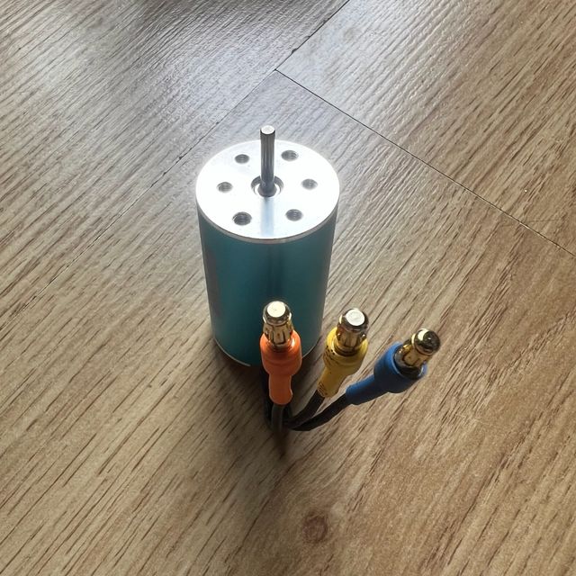 Motor sin escobillas para coche 2440 RC 4600KV
