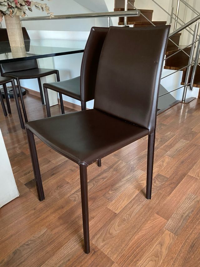 URGE VENDER_Mesa comedor + 4 sillas