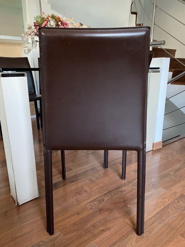 URGE VENDER_Mesa comedor + 4 sillas