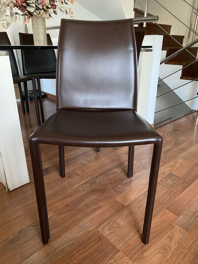 URGE VENDER_Mesa comedor + 4 sillas