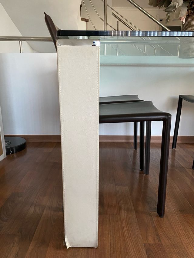 URGE VENDER_Mesa comedor + 4 sillas