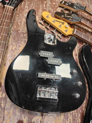 Basso elettrico, corpo e parti di basso