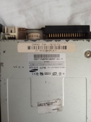 lote disquetera y disco duro antiguos