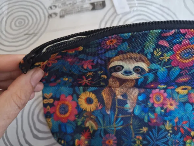 Neceser perezoso con flores