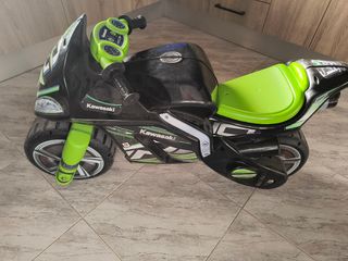 Moto correpasillos Kawasaki