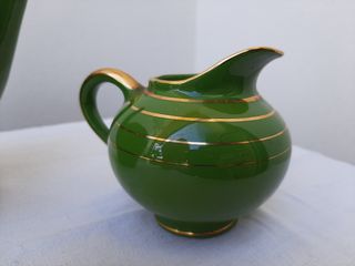 Teiera e bricco del latte vintage