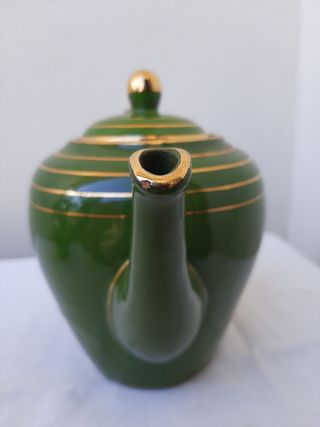 Teiera e bricco del latte vintage