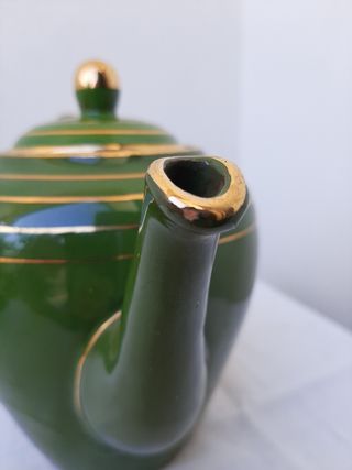 Teiera e bricco del latte vintage