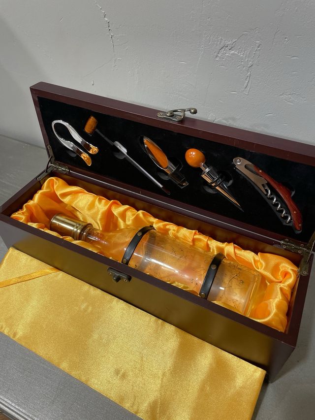 JUEGO DE BOTELLA Y ACCESORIOS