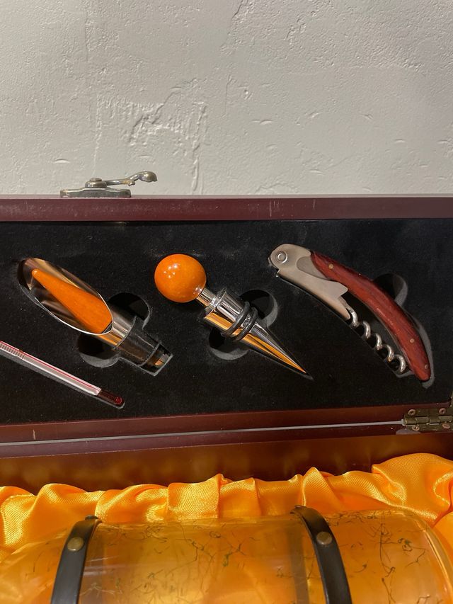 JUEGO DE BOTELLA Y ACCESORIOS