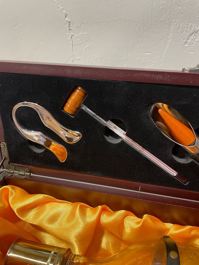 JUEGO DE BOTELLA Y ACCESORIOS