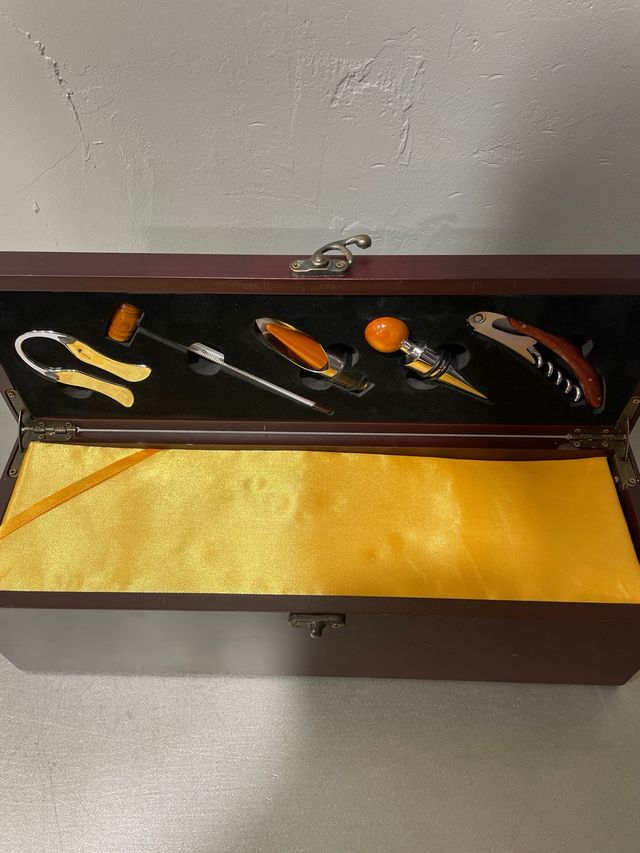 JUEGO DE BOTELLA Y ACCESORIOS