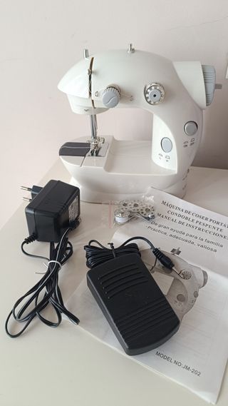 Mini máquina de coser