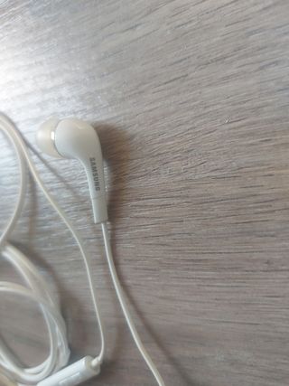 Auriculares blancos