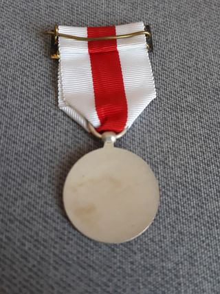 Antigua medalla Cruz Roja