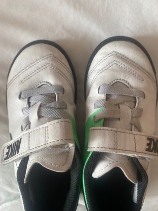 Playeros bota futbol niño Nike talla 27